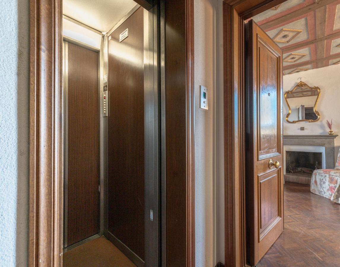 Via Lamberti, 3 - Florence Charming Apartments - Charming And Historic 5Th-Floor Attic Apartment With Elevator In A Building At The Heart Of Vibrant Florence, Just A 2-Minute Walk From All Attractions Exterior foto