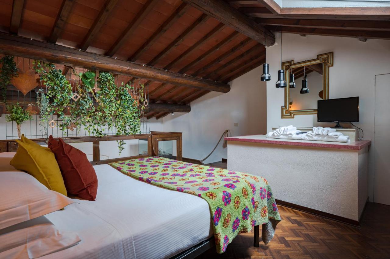 Via Lamberti, 3 - Florence Charming Apartments - Charming And Historic 5Th-Floor Attic Apartment With Elevator In A Building At The Heart Of Vibrant Florence, Just A 2-Minute Walk From All Attractions Exterior foto